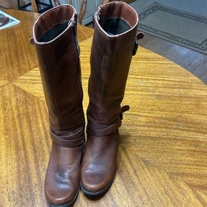 Liz & Co Super cute leather boots